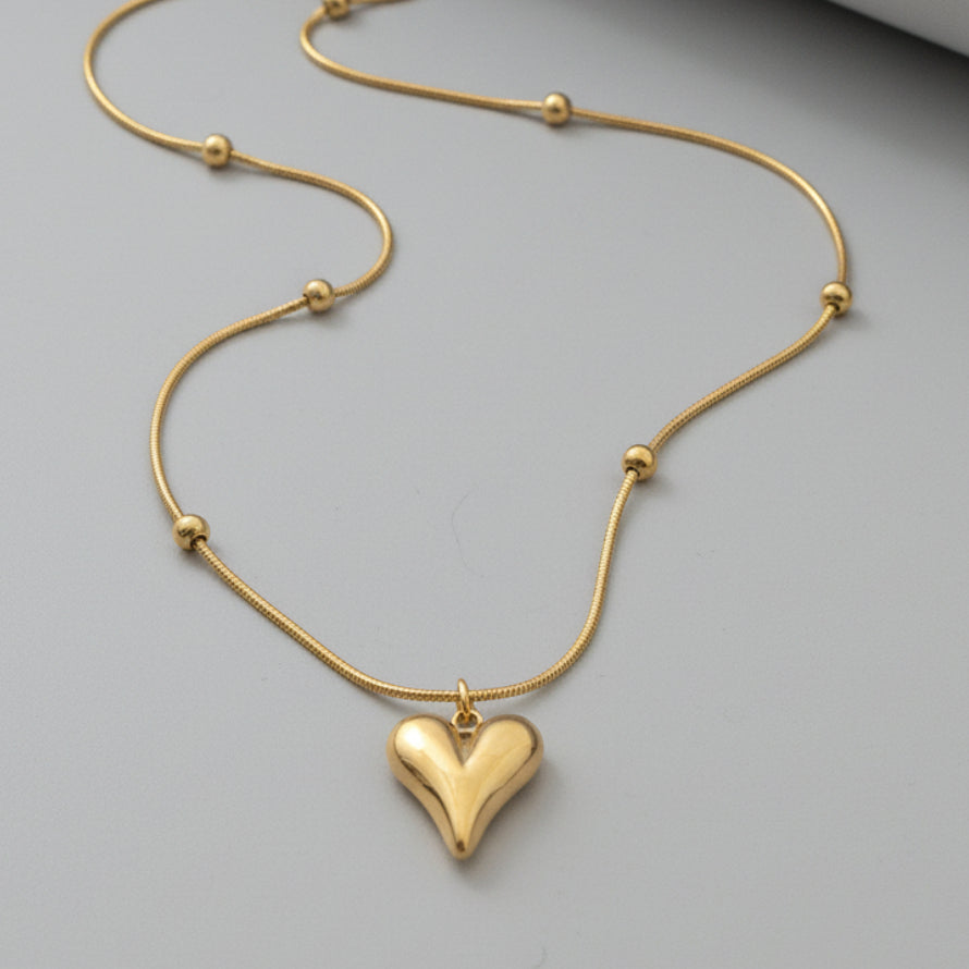 Minimal Heart Pendant Necklace
