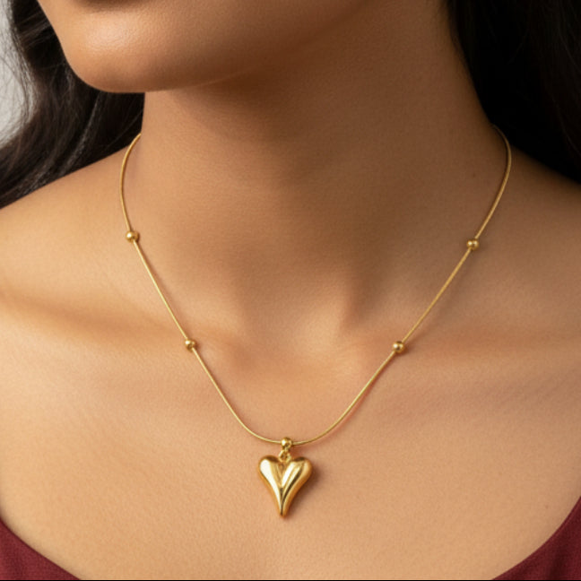 Minimal Heart Pendant Necklace
