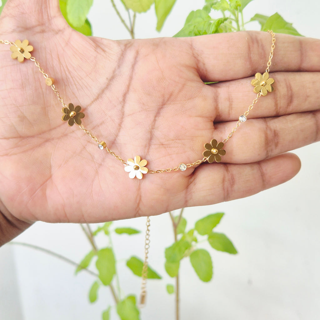 Daisy Bloom Anti-Tarnish Necklace